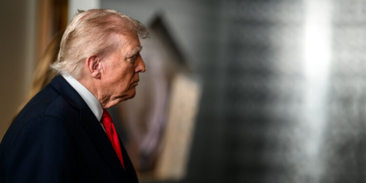 Trump fala em nova taxa de 200% e mercados entram em alerta