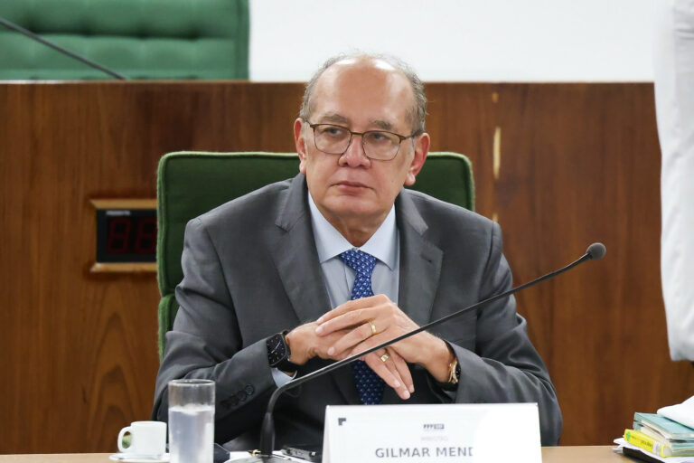 Uma nota da comunidade para Gilmar