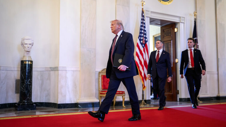 Por que Trump não se sente mais obrigado "a pensar apenas em paz"?