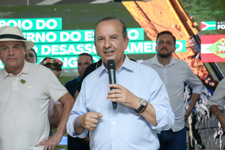 A ameaça do centro a Jorginho Mello em SC