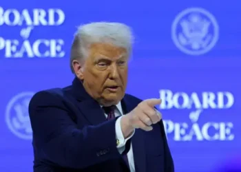 Após invasão à Venezuela, Trump agora está enviando uma frota ainda maior para outro país