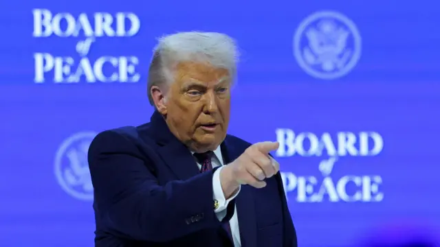 Após invasão à Venezuela, Trump agora está enviando uma frota ainda maior para outro país