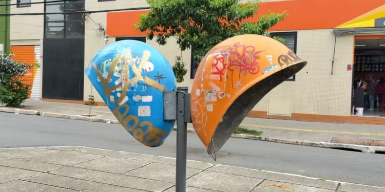 Após décadas, Anatel define data para remover definitivamente os orelhões do Brasil