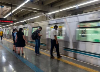 Ônibus e metrô de graça? Proposta no Congresso pode zerar a tarifa no Brasil
