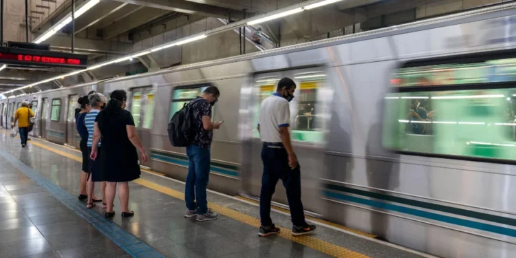 Ônibus e metrô de graça? Proposta no Congresso pode zerar a tarifa no Brasil