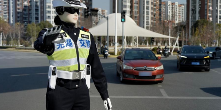 IA assume as ruas: robôs começam a multar quem estacionar errado neste país