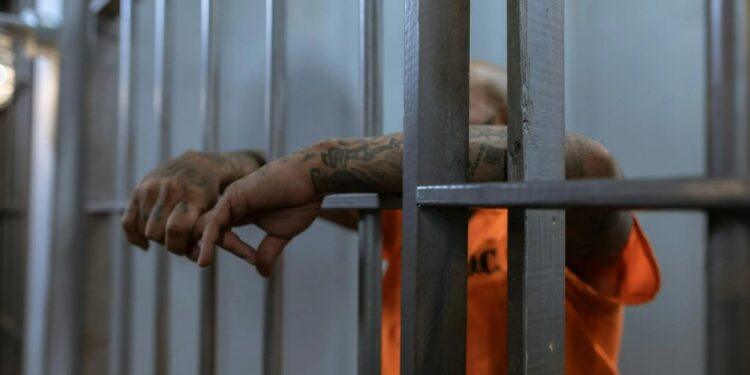 A partir de 05/02, presos passam a ter direito de andar nas ruas da cidade