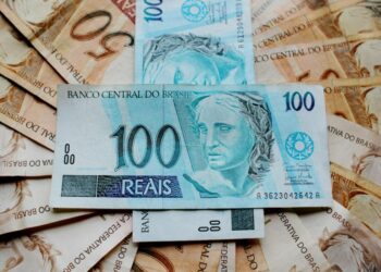 Aposentados podem receber valores de um montante de R$ 2,1 milhões direto na conta do banco