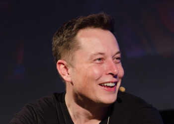 Enquanto o brasileiro mais rico do mundo tem R$ 227 bilhões guardados, Elon Musk está perto de alcançar os R$ 4,3 trilhões