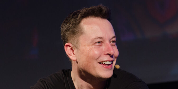 Enquanto o brasileiro mais rico do mundo tem R$ 227 bilhões guardados, Elon Musk está perto de alcançar os R$ 4,3 trilhões