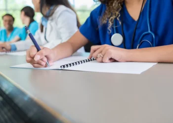 Estudantes de medicina precisam ficar atentos a novo comunicado do MEC