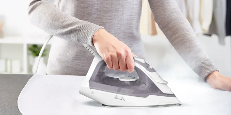Colocar sal no ferro de passar: por que recomendam e para que serve