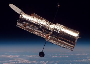 Após mais de 30 anos em órbita, NASA confirma quando “gigante” do espaço vai cair na Terra