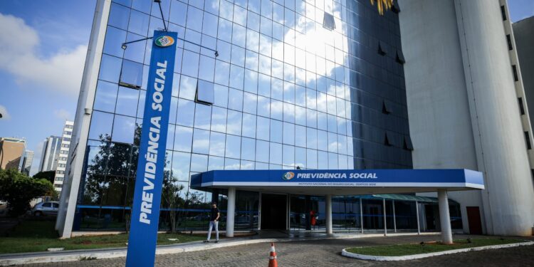 Mudança no INSS promete acelerar benefícios e anima idosos em todo o país