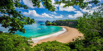 Nem no Caribe nem no Pacífico: onde fica a melhor praia do mundo e o que tem de atraente
