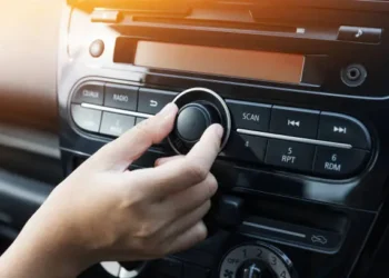 Estudo revela a música que você nunca deveria ouvir enquanto dirige