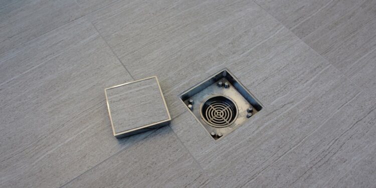 Jogar álcool nos ralos da casa: para que serve e com que frequência fazê-lo