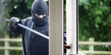O que a maioria das pessoas esquece ao deixar a casa sozinha: é o passo que mais atrai ladrões