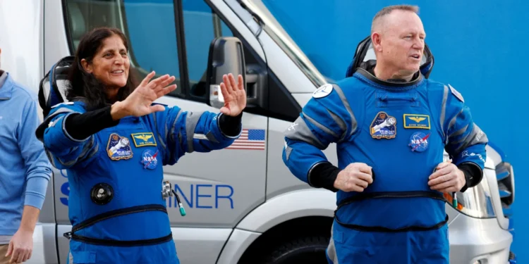 Depois de 9 meses presa no espaço, astronauta da NASA dá ultimato à agência