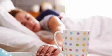 O que significa checar o celular assim que você acorda, segundo a psicologia