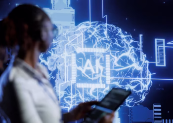 Empresa gigante anuncia que IA vai assumir funções de milhares de trabalhadores Segundo fontes oficiais, o grupo naval liderado pelo porta-aviões USS Abraham Lincoln está se dirigindo em direção às águas do Oriente Médio. Essa movimentação militar ocorre no contexto de uma crescente instabilidade interna no Irã e tem como objetivo principal servir como uma demonstração de força, buscando uma solução negociada para os conflitos na região. Trump justificou a medida como parte de uma estratégia para garantir a segurança regional e encorajou o Irã a considerar um acordo. Mobilização Militar e Capacidade de Resposta A mobilização não é apenas simbólica. O USS Abraham Lincoln, juntamente com seus navios de escolta, está preparado para ação, se necessário. Essa postura indica um interesse dos EUA em aumentar a pressão para alcançar uma solução diplomática com o Irã. Evidências históricas mostram que movimentos militares desta magnitude podem forçar mudanças significativas no palco diplomático. Protestos e Repressão Interna no Irã Os protestos no Irã, iniciados em dezembro de 2025, são reflexo de um profundo descontentamento com as condições econômicas, agravadas por uma inflação crescente e desvalorização da moeda. Segundo a Human Rights Activists News Agency (HRANA), as mortes nos protestos já somam mais de 2.400, e milhares de pessoas foram presas desde o início das manifestações. A violência e as prisões em massa colocam o regime sob escrutínio internacional e desafiam a estabilidade do governo. Influências Externas e Alianças Regionais A movimentação dos EUA ocorre em um cenário onde potências como Israel supostamente apoiam tacitamente ações americanas, embora não haja confirmação oficial desse apoio explícito. Esta situação amplifica as tensões na região, incluindo países que compartilham interesses econômicos e estratégicos significativos no Oriente Médio. O impacto de um aumento dessa escala de conflitos poderia ressoar por toda a região, afetando também aliados e adversários dos EUA. Rumo a uma Solução ou ao Confronto? Diante desse cenário, resta saber se o aumento da pressão resultará em uma solução pacífica ou em um conflito inevitável. A presença militar dos EUA pode forçar o Irã a alterar sua postura, mas a resposta do regime é incerta. Enquanto o governo americano espera que o deslocamento militar resulte em um acordo, as sanções e a presença de tropas na região criam um ambiente de incerteza. Os próximos passos dessas tensões serão cruciais para o Oriente Médio. A expectativa é que, com o pesar dos riscos e benefícios, as partes envolvidas busquem um caminho para o diálogo antes que a situação fuja do controle. O desenlace deste episódio poderá redefinir o cenário geopolítico não apenas da região, mas também influenciar deliberações internacionais futuras sobre áreas de conflito. O mundo aguarda atento enquanto a situação se desenrola, com potencial para consequências significativas em nível global.