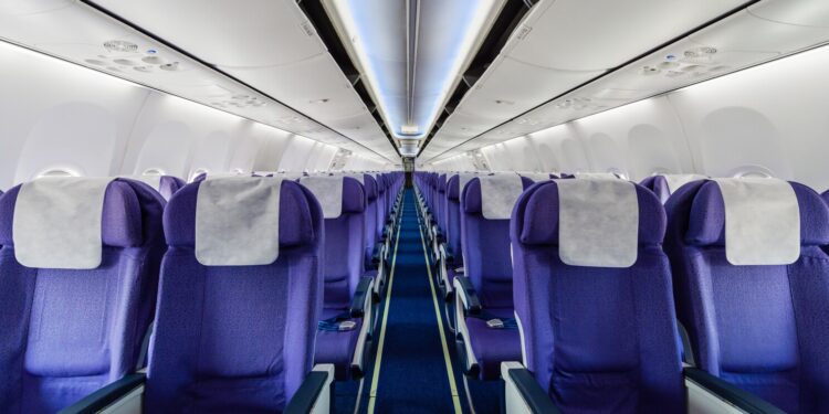 Viajar na janela ou no corredor do avião: o que é mais recomendado