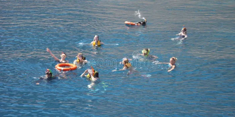 Parece inofensivo, mas é perigoso: a brincadeira no mar que coloca várias vidas em risco