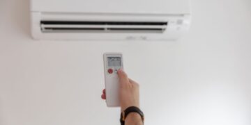 Poucos sabem: por que o ar-condicionado desliga sozinho e volta a ligar