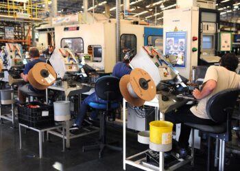 Brasileiros comemoram notícia que pode pôr fim à escala 6x1 ainda em 2026