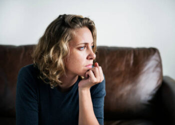 Estudo revela: existe uma idade em que a maioria das pessoas é mais infeliz