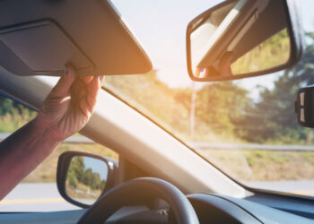 Regra para 2026 vai fazer o fiscal conferir o vidro do carro e pode resultar em multa de R$ 195,23