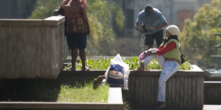 Mais de mil moradores de rua deixaram essa cidade do Brasil após medida adotada pela prefeitura
