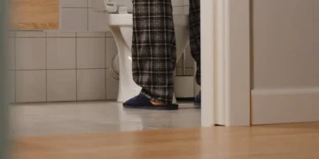 Fazer xixi sentado ou em pé: o que é mais recomendado