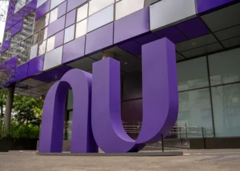 R$ 2,5 bilhões: Nubank prepara ação que deve impactar a rotina de brasileiros