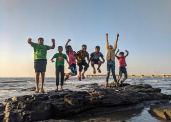 A psicologia afirma que as crianças que brincaram ao ar livre nos anos 80 desenvolveram 3 qualidades raras hoje em dia