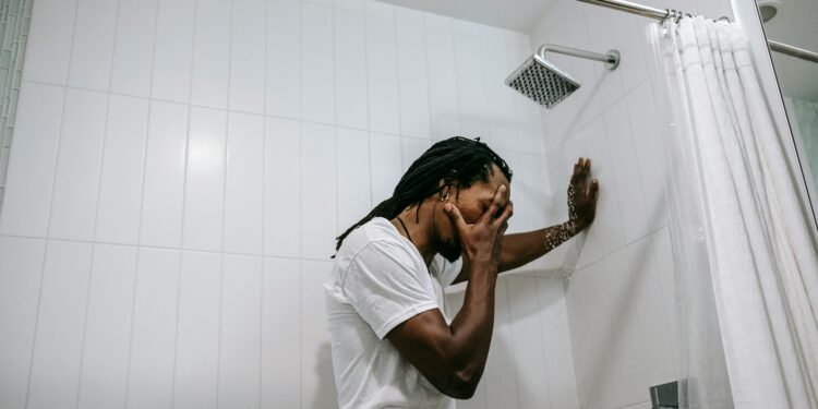 Estudo aponta que viver assim envelhece o corpo mais rápido do que fumar cigarro