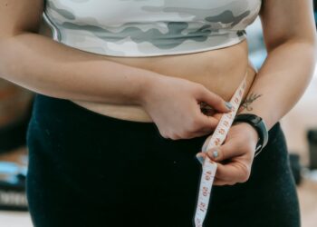 Nutricionista revela 4 alimentos que ajudam a emagrecer mesmo quando você está parado