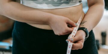 Nutricionista revela 4 alimentos que ajudam a emagrecer mesmo quando você está parado