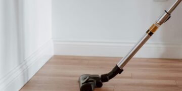 Lei para quem passa aspirador de pó no apartamento pode render multa de até R$ 10.000
