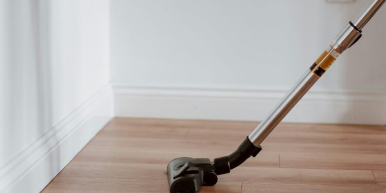 Lei para quem passa aspirador de pó no apartamento pode render multa de até R$ 10.000