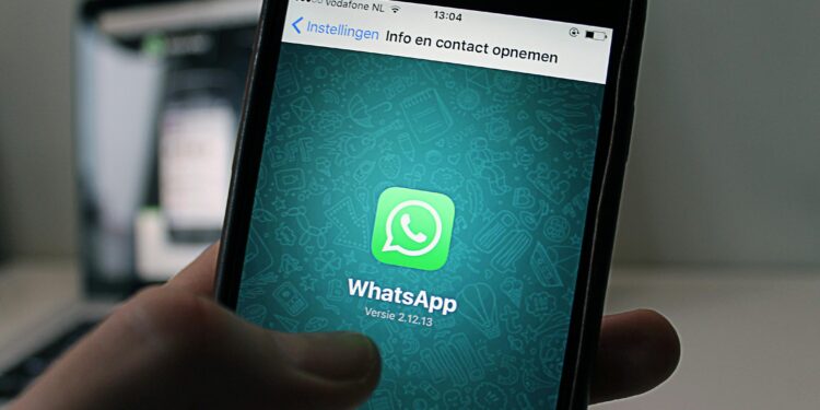 O golpe que usa seu próprio WhatsApp para enganar amigos e roubar dinheiro deles