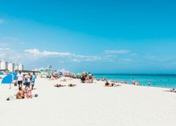 Celebridades brasileiras estão deixando o Brasil e se mudando para o “Estado do Brilho do Sol”