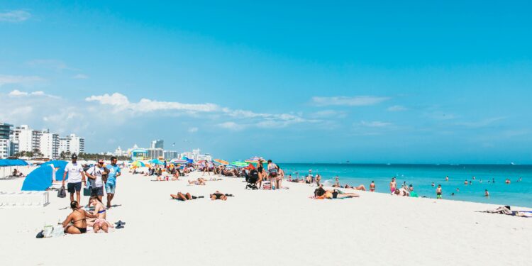 Celebridades brasileiras estão deixando o Brasil e se mudando para o “Estado do Brilho do Sol”