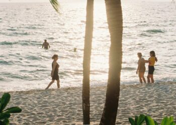 O que acontece com o corpo de quem vai à praia pelo menos uma vez por semana, segundo especialistas