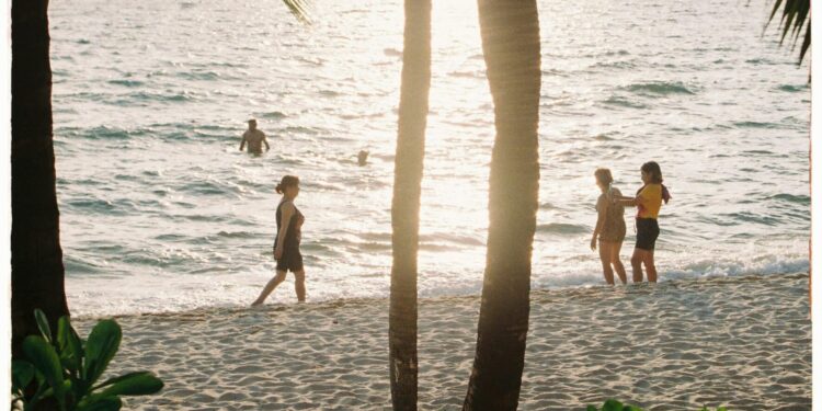 O que acontece com o corpo de quem vai à praia pelo menos uma vez por semana, segundo especialistas