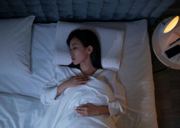 As pessoas que não conseguem dormir sem um som de fundo possuem estas 6 características únicas