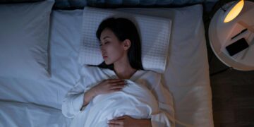 As pessoas que não conseguem dormir sem um som de fundo possuem estas 6 características únicas