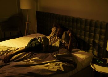 O hábito noturno popular entre brasileiros que pode aumentar risco de problemas cardíacos