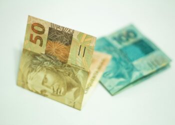 Benefícios “esquecidos” em 2021 voltam à cena e podem render dinheiro extra a servidores públicos