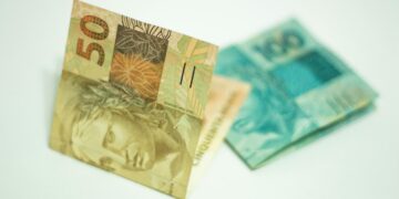 Benefícios “esquecidos” em 2021 voltam à cena e podem render dinheiro extra a servidores públicos